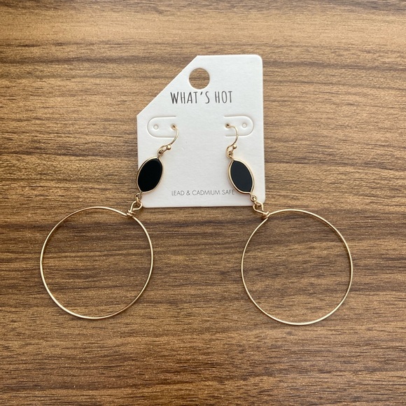 Jewelry - Black & Gold Dangle Earrings